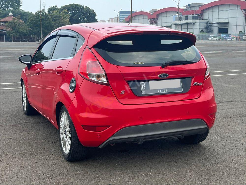 Mobil Ford Fiesta 2013