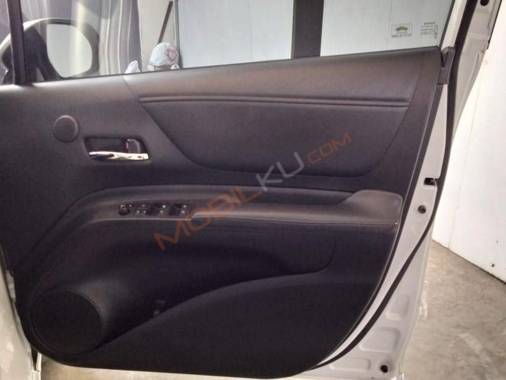 Mobil Toyota Sienta 2018