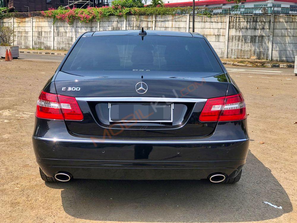 Mobil Mercedes-Benz E-Class 2011