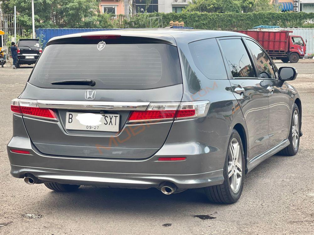 Mobil Honda Odyssey 2012