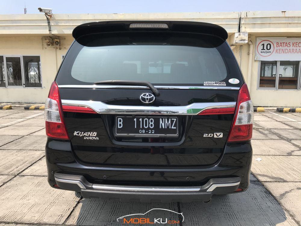 Mobil Toyota Kijang Innova 2015