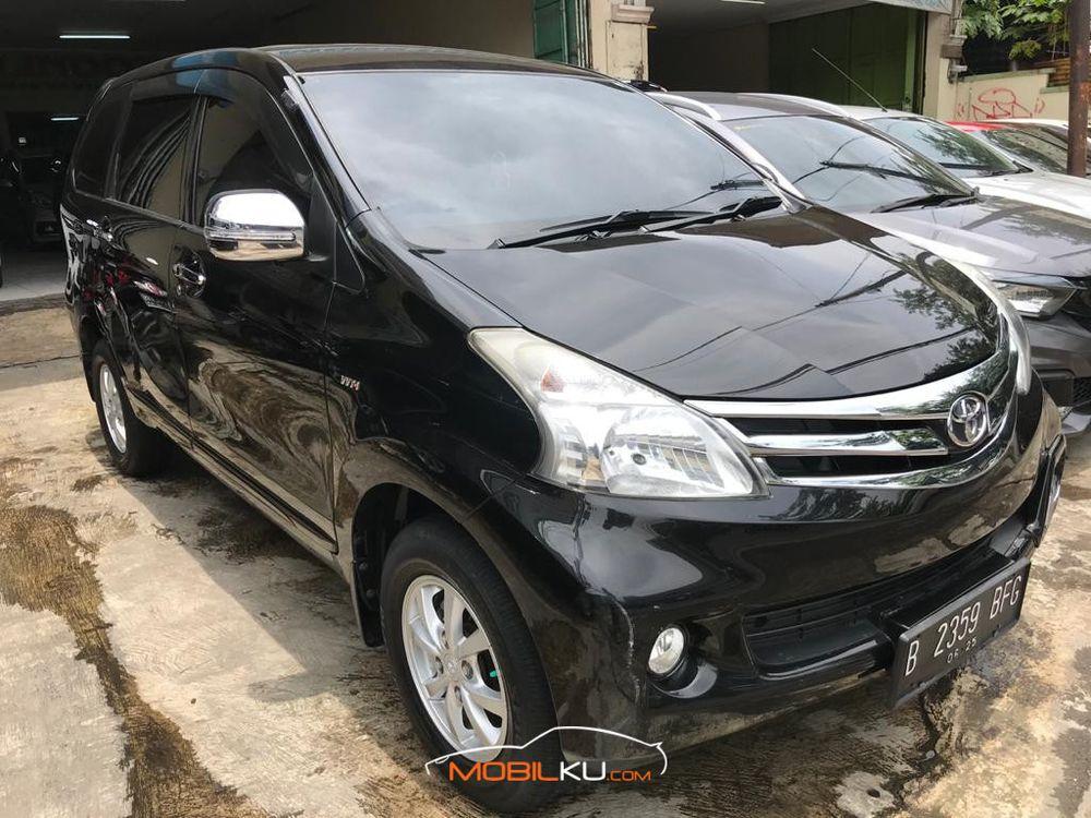 Mobil Toyota Avanza 2015