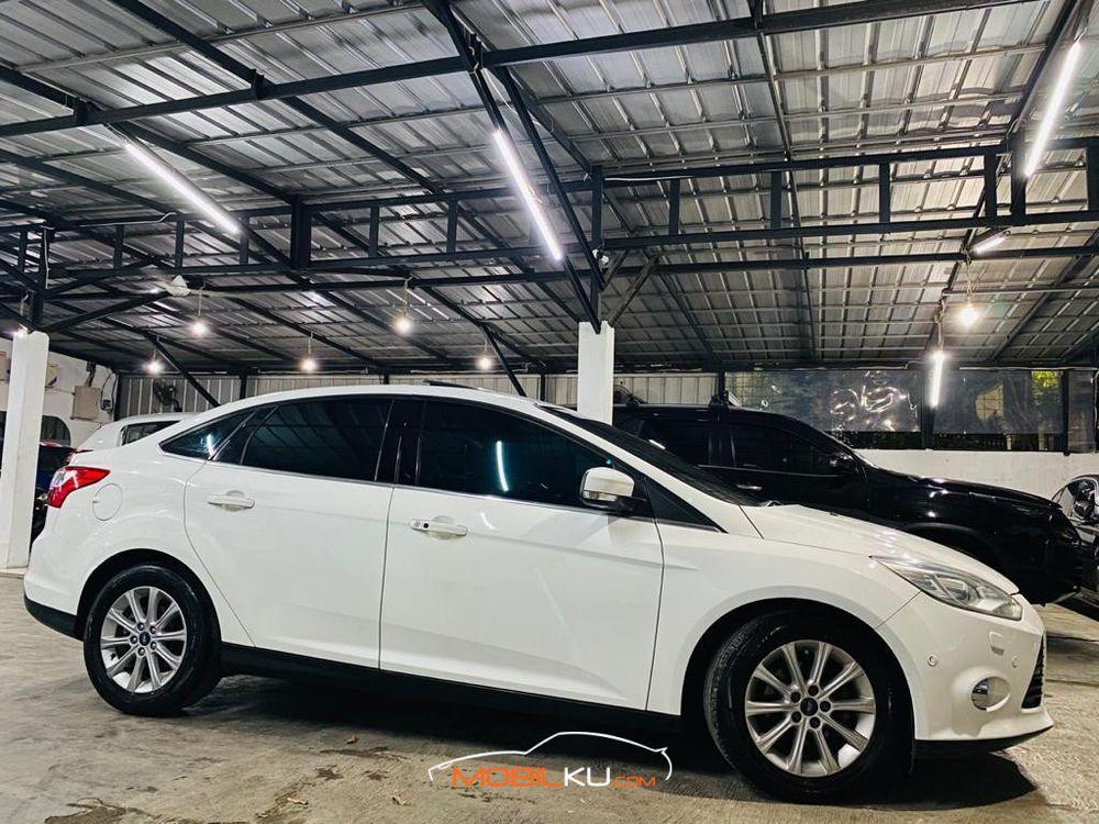Mobil Ford Focus 2013