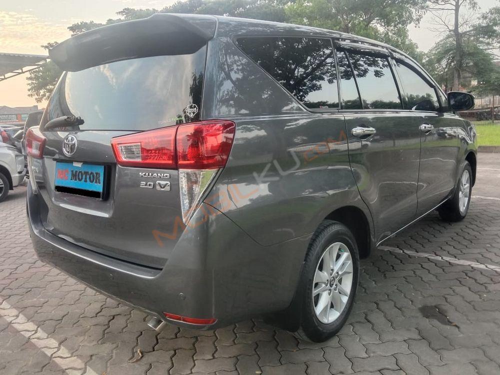 Mobil Toyota Kijang Innova 2016
