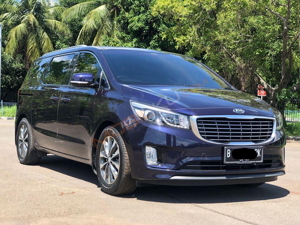 Mobil Kia Sedona 2017