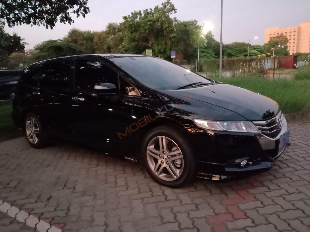 Mobil Honda Odyssey 2012