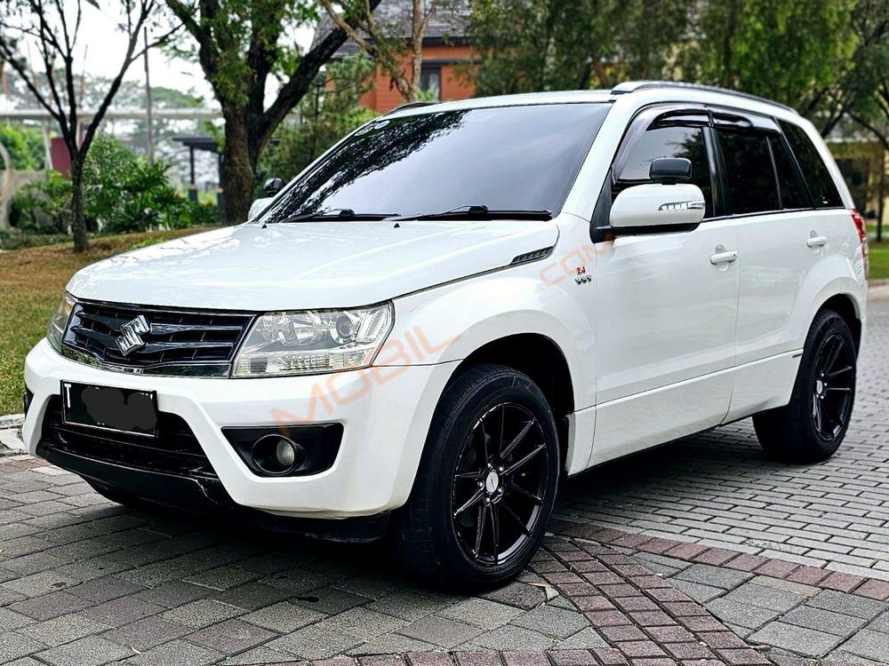 Mobil Suzuki Grand Vitara 2015