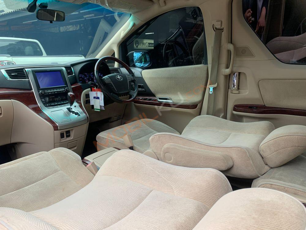 Mobil Toyota Alphard 2010