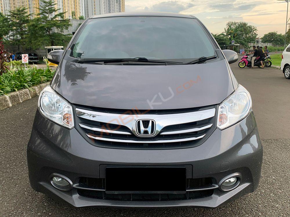 Mobil Honda Freed 2013