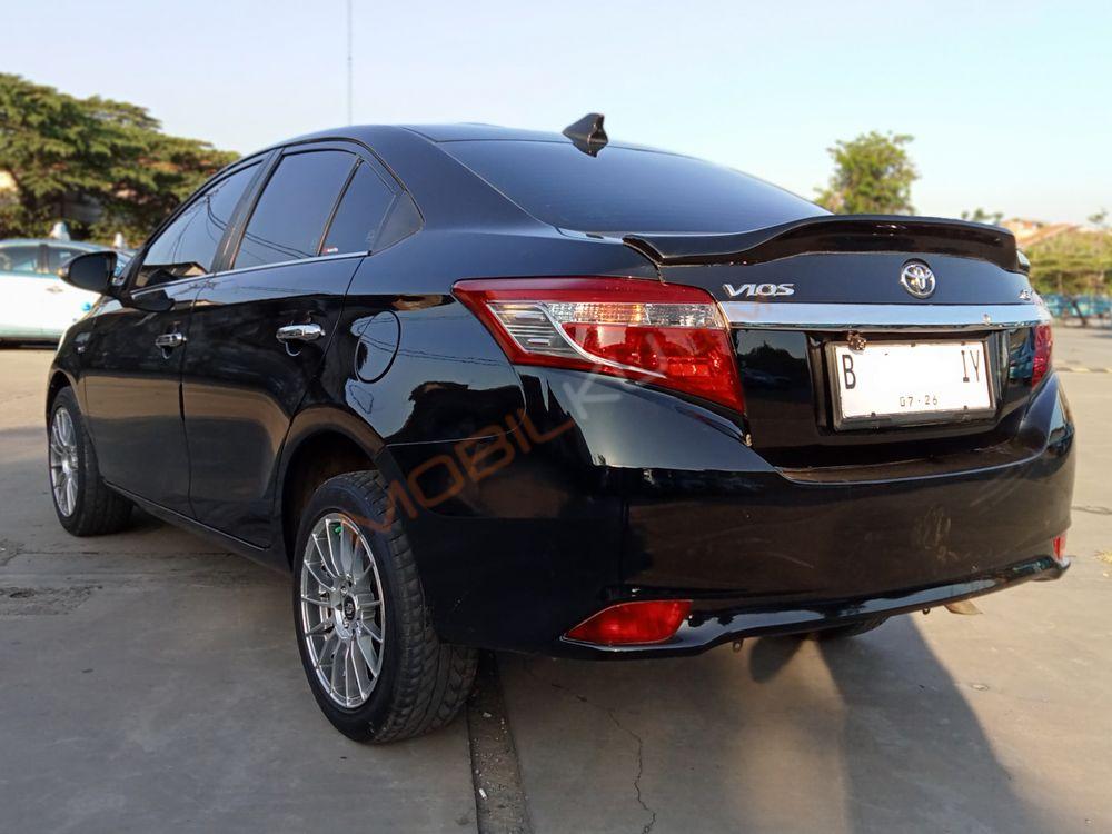 Mobil Toyota Limo 2014