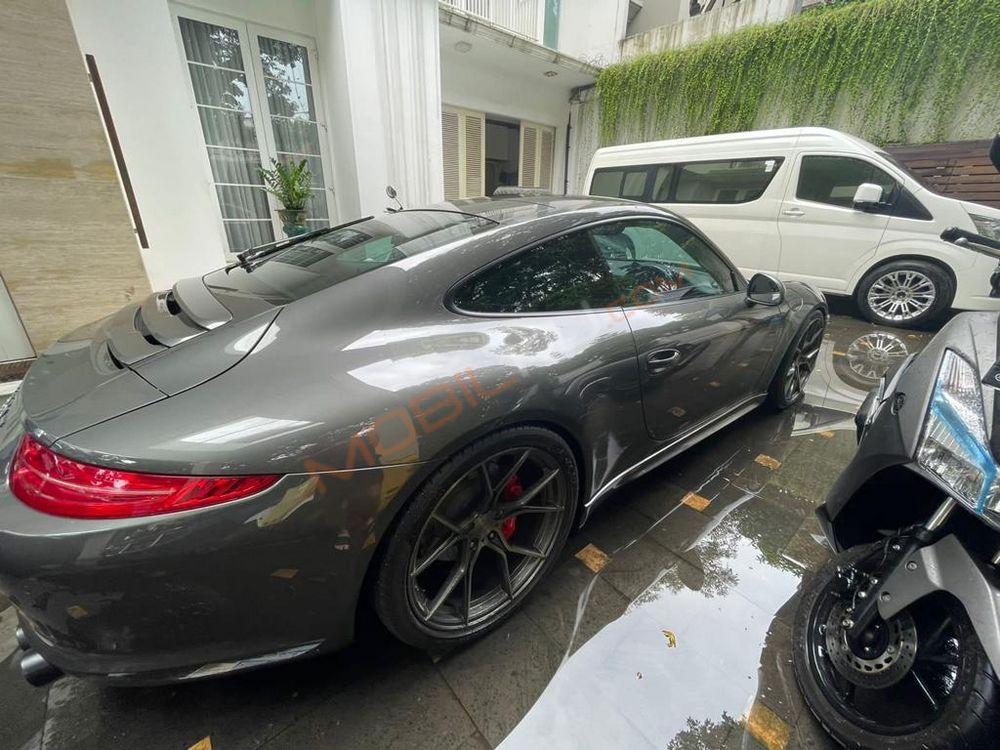 Mobil Porsche 911 2012