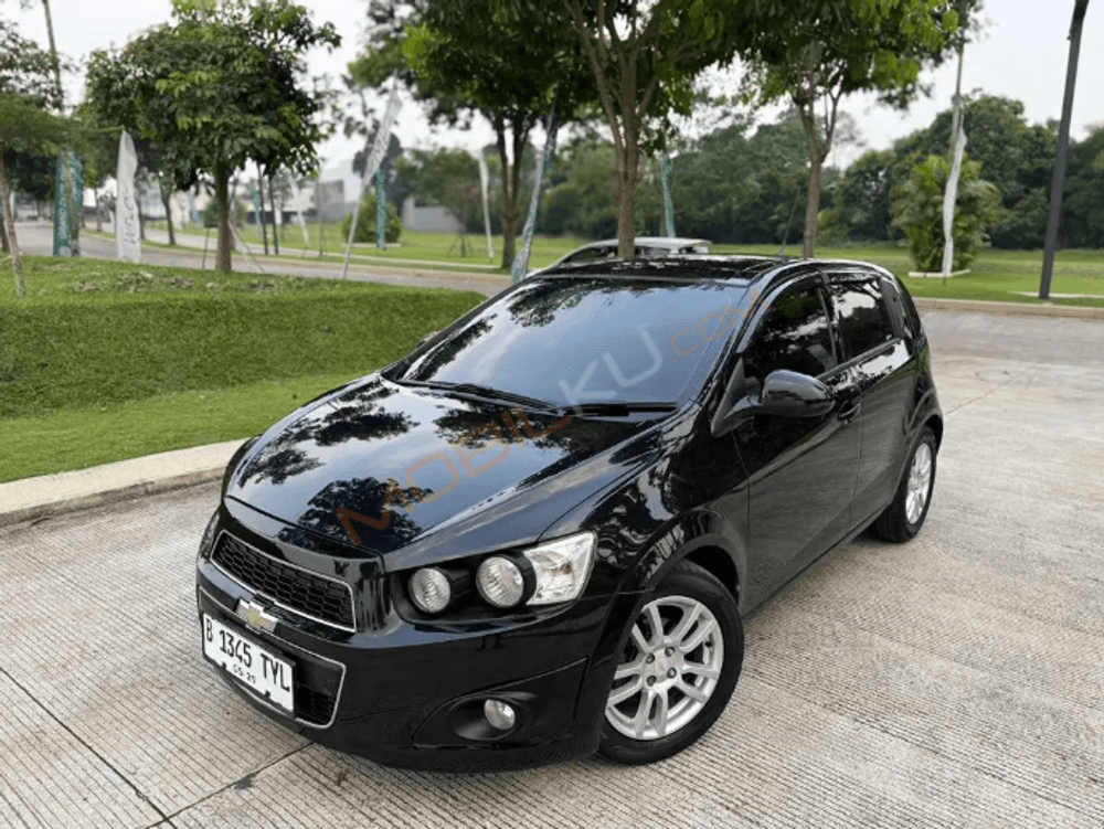Mobil Chevrolet Aveo 2014
