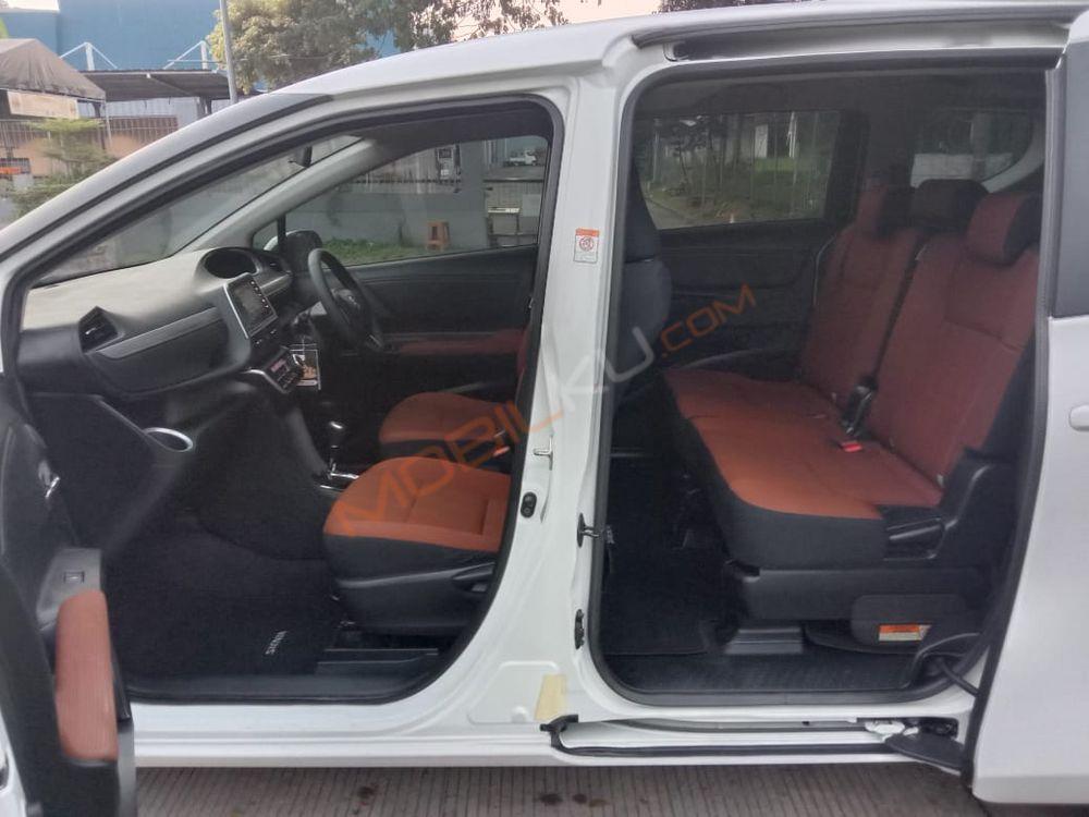 Mobil Toyota Sienta 2017