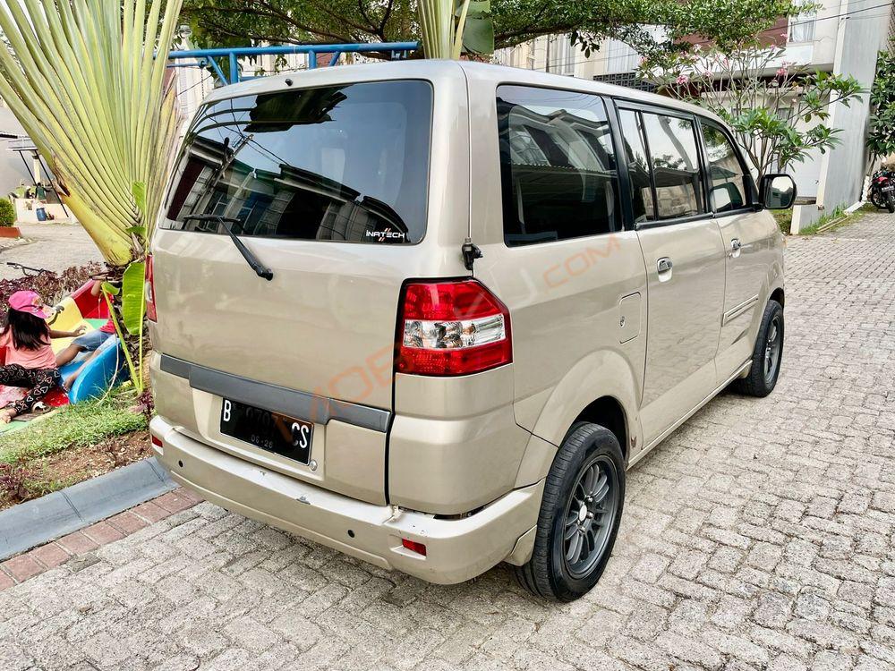 Mobil Suzuki APV 2006