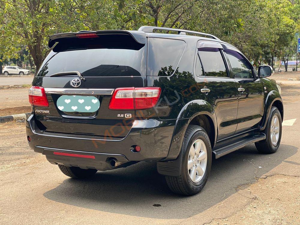 Mobil Toyota Fortuner 2011