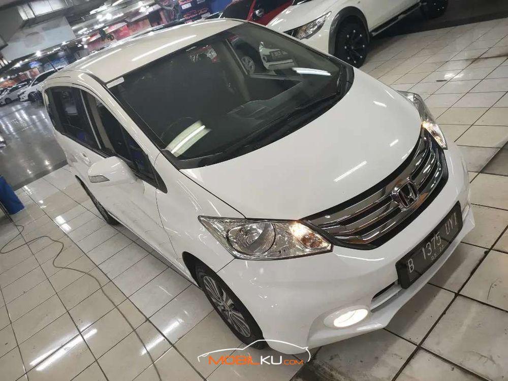 Mobil Honda Freed 2015