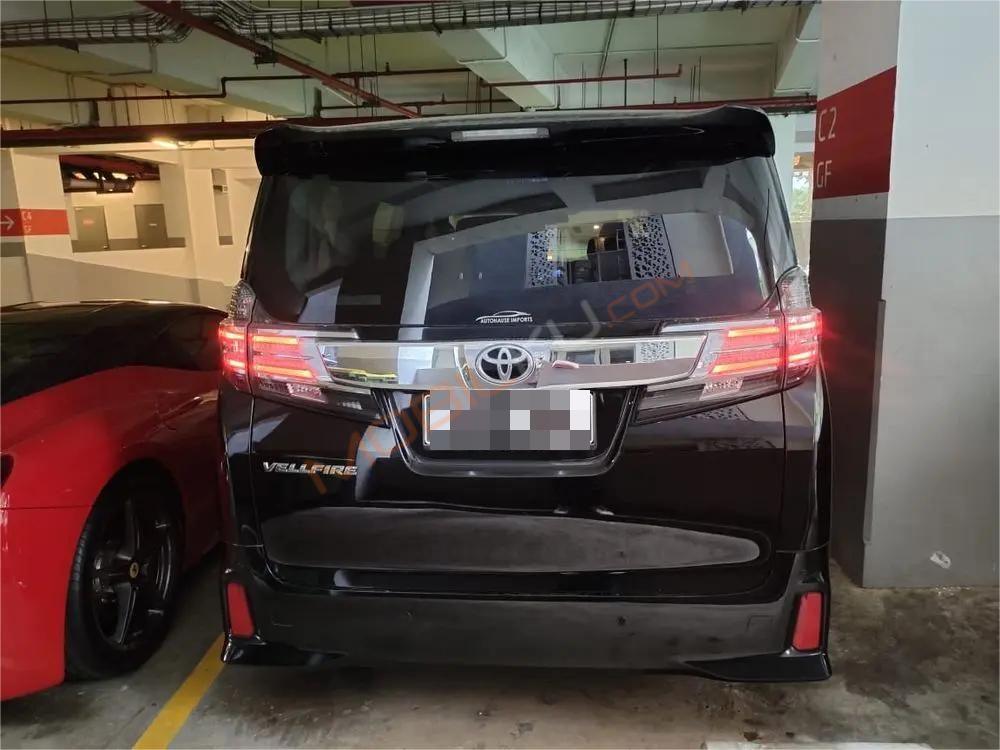 Mobil Toyota Vellfire 2015