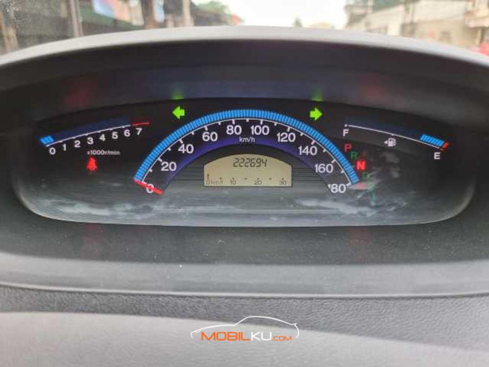 Mobil Honda Freed 2010