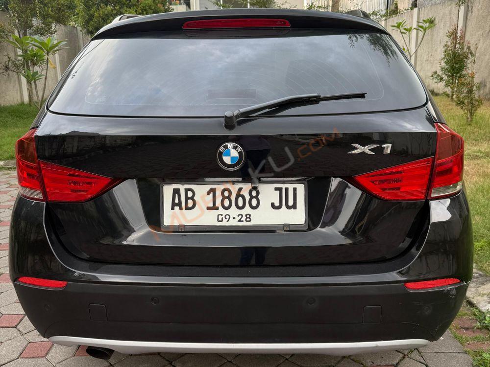 Mobil BMW X1 2012