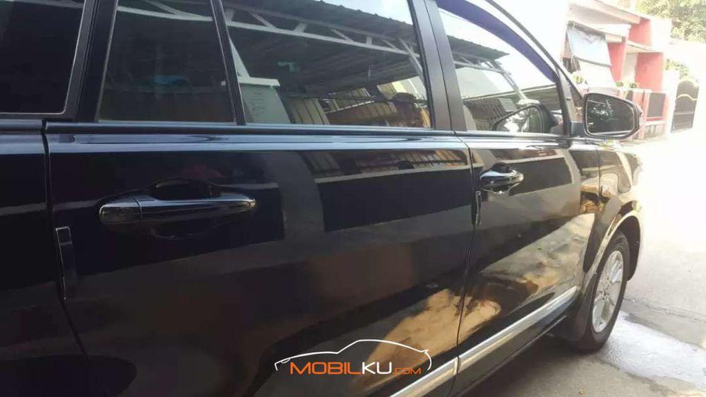Mobil Toyota Kijang Innova 2017