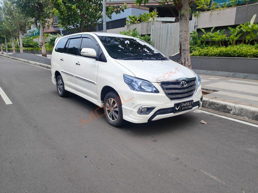 Mobil Toyota Kijang Innova 2015
