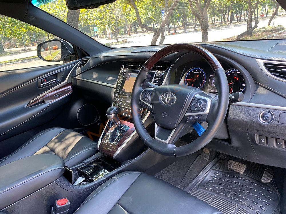 Mobil Toyota Harrier 2014