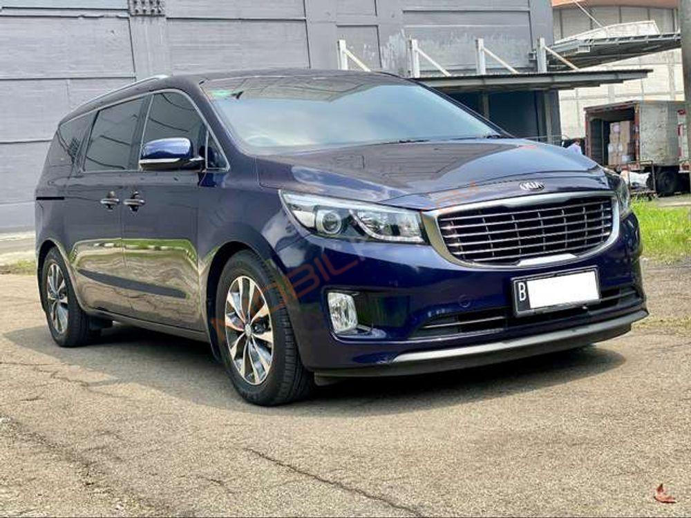 Mobil Kia Sedona 2017