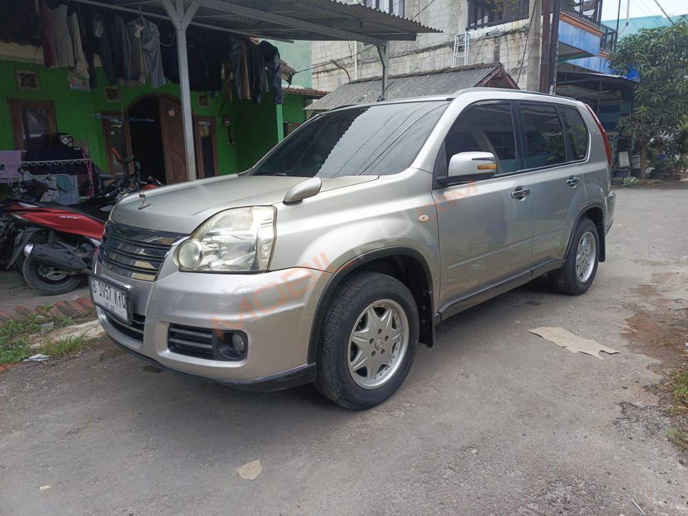 Mobil Nissan X-Trail 2009