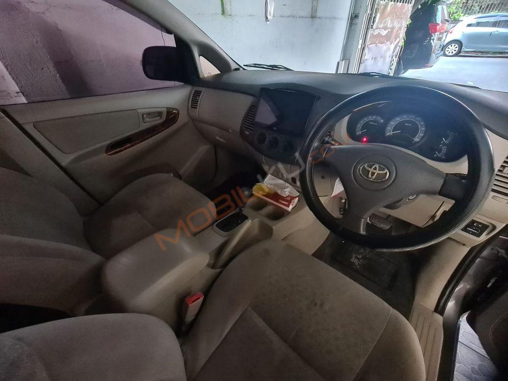 Mobil Toyota Kijang Innova 2011