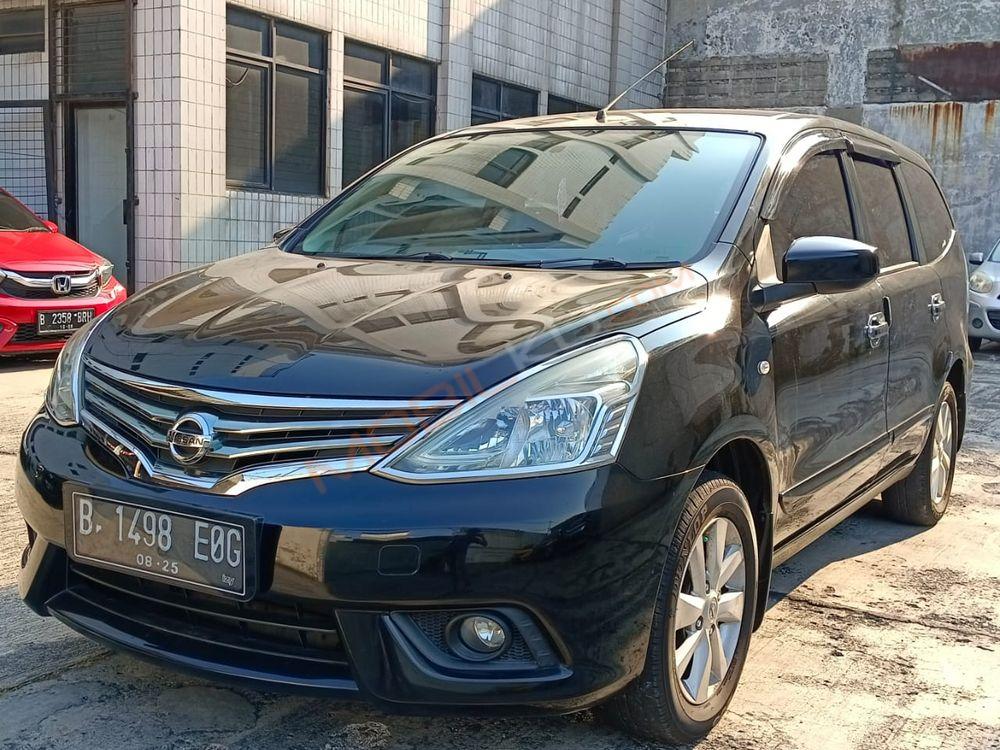 Mobil Nissan Livina 2015