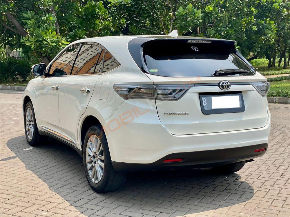 Mobil Toyota Harrier 2015