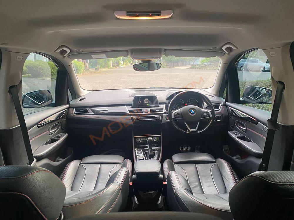 Mobil Toyota Harrier 2015