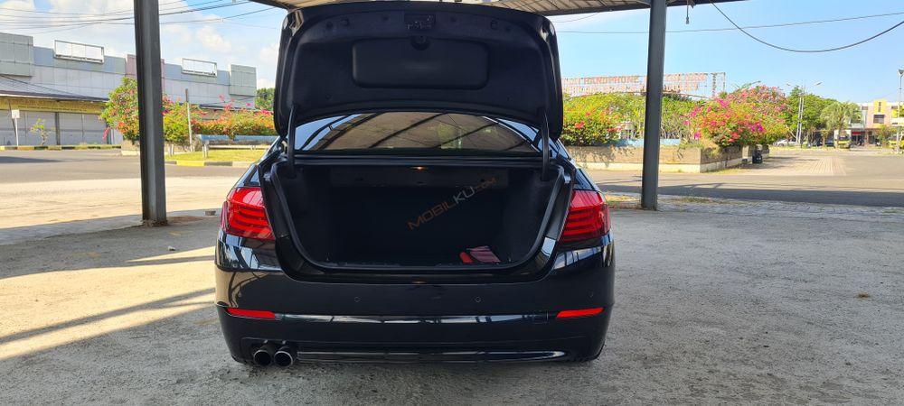 Mobil BMW 5 Series 2012