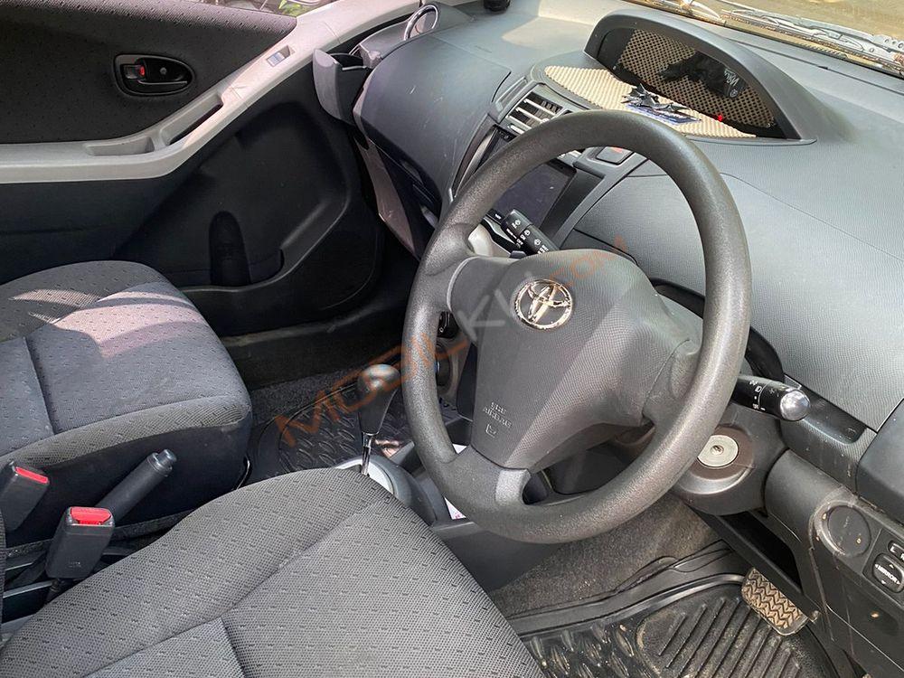 Mobil Toyota Yaris 2010