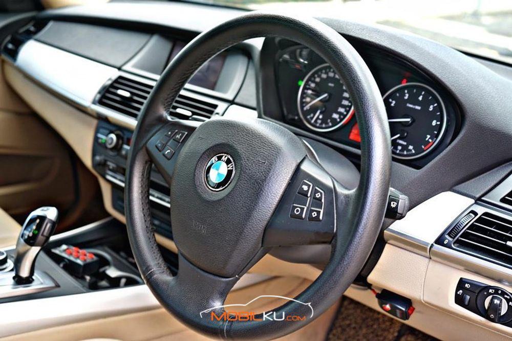 Mobil BMW X5 2011