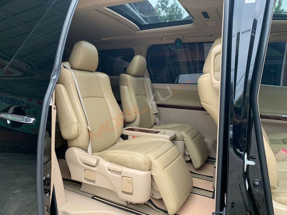 Mobil Toyota Alphard 2009