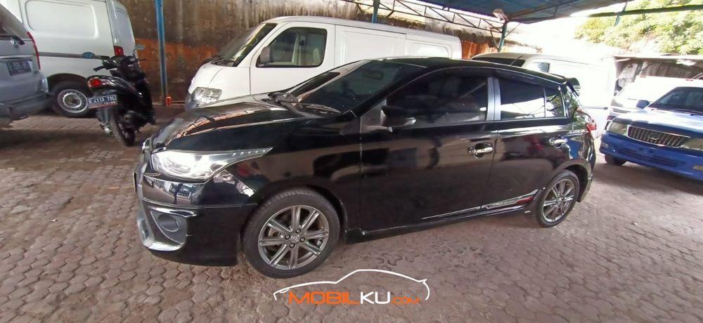 Mobil Toyota Yaris 2015