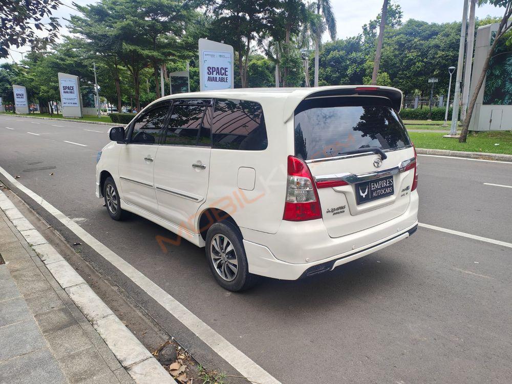 Mobil Toyota Kijang Innova 2015
