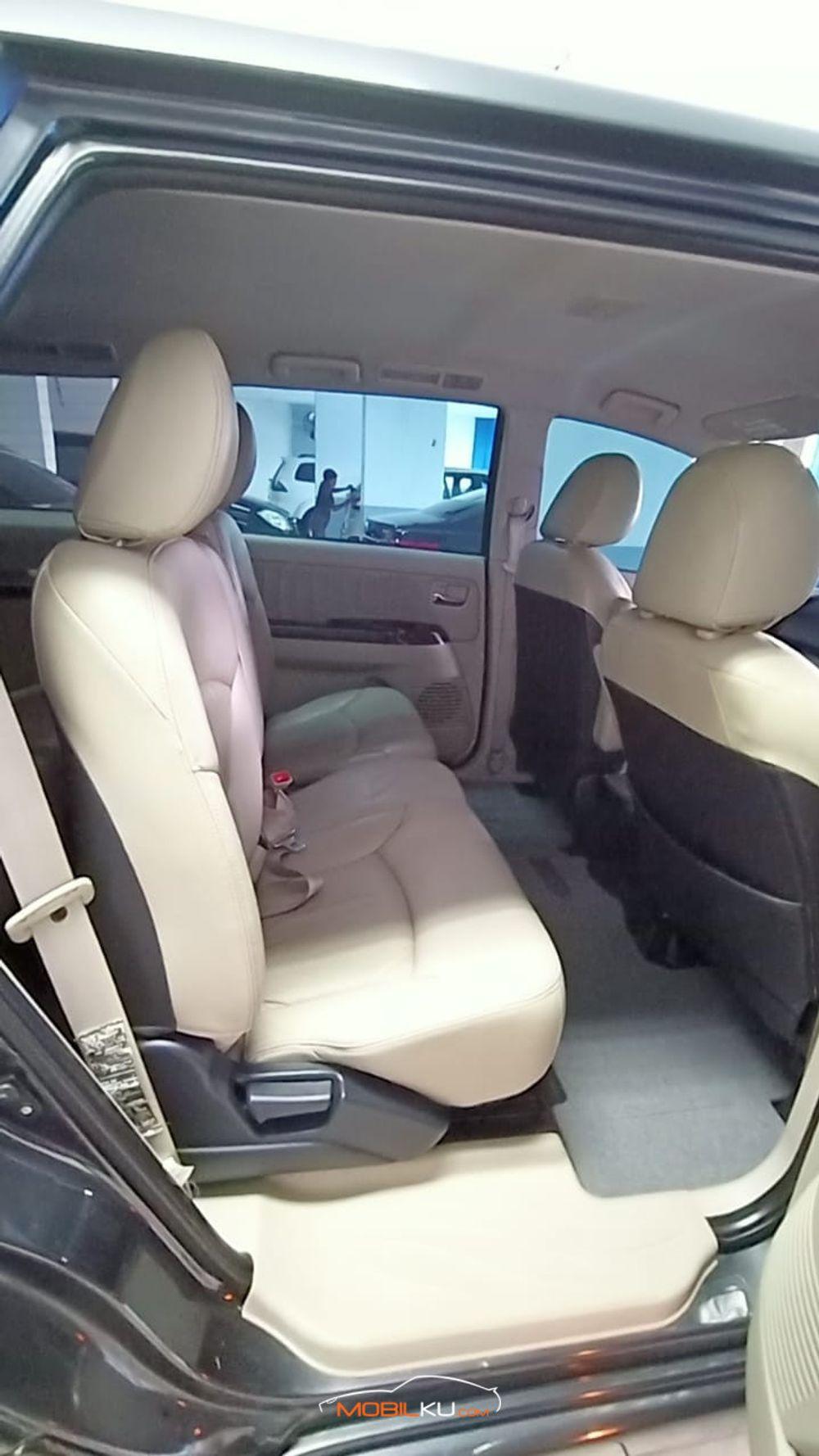 Mobil Mitsubishi Grandis 2008