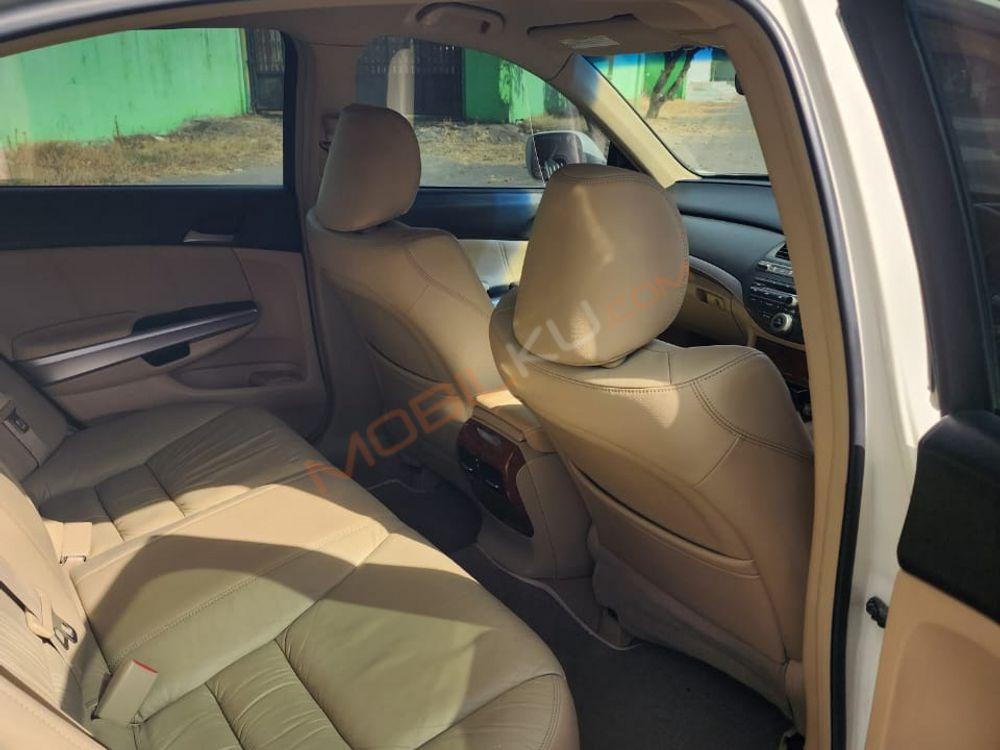 Mobil Honda Accord 2012