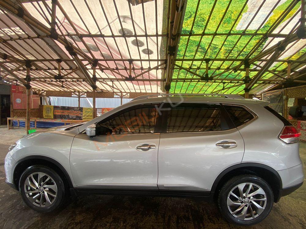 Mobil Nissan X-Trail 2015