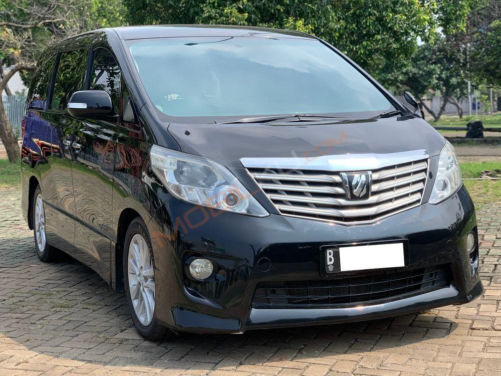 Mobil Toyota Alphard 2009