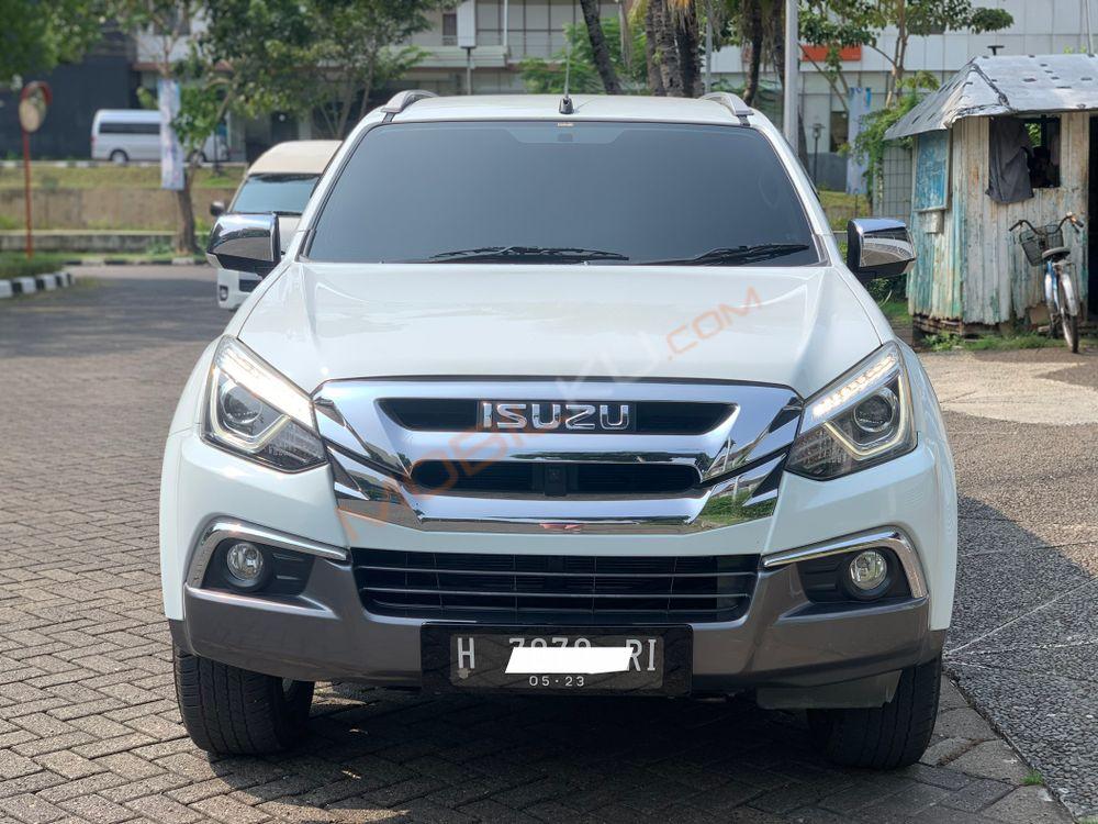 Mobil Isuzu MU-X 2017