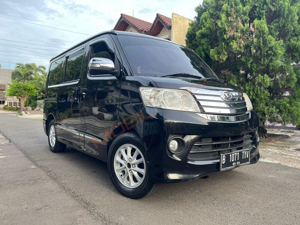 Mobil Daihatsu Luxio 2015