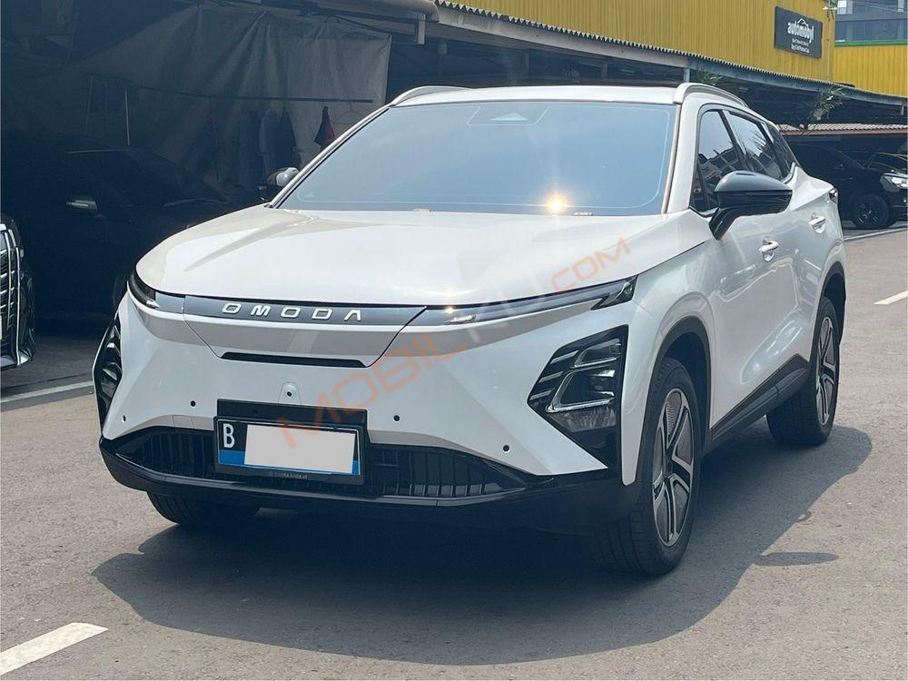 Mobil Chery Omoda E5 2024