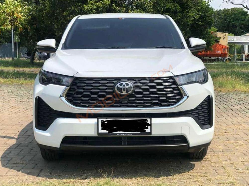 Mobil Toyota Kijang Innova 2023