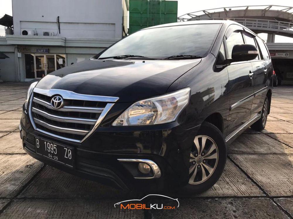 Mobil Toyota Kijang Innova 2015