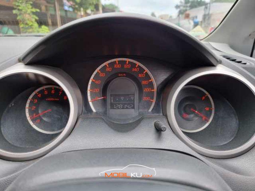 Mobil Honda Jazz 2009