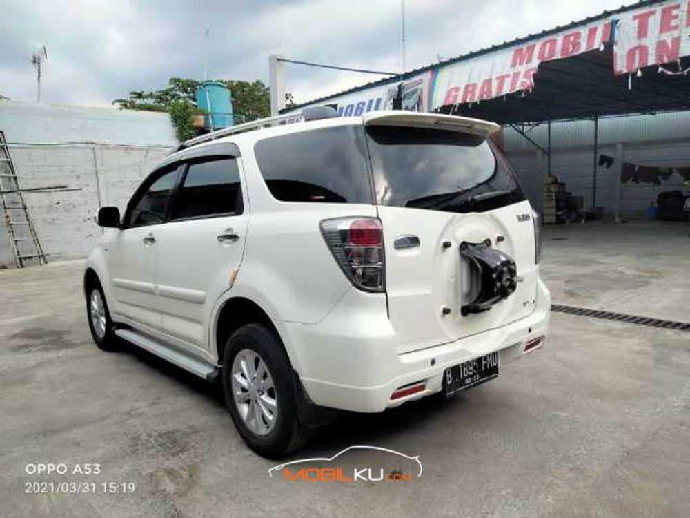 Mobil Daihatsu Terios 2011