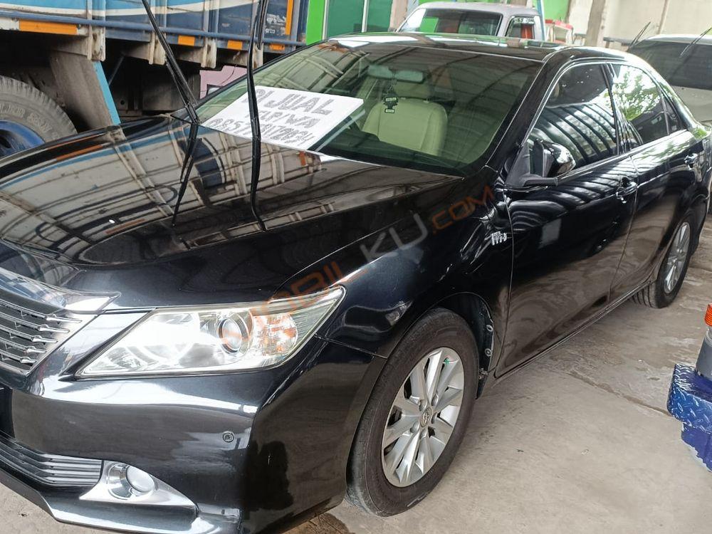 Mobil Toyota Camry 2013